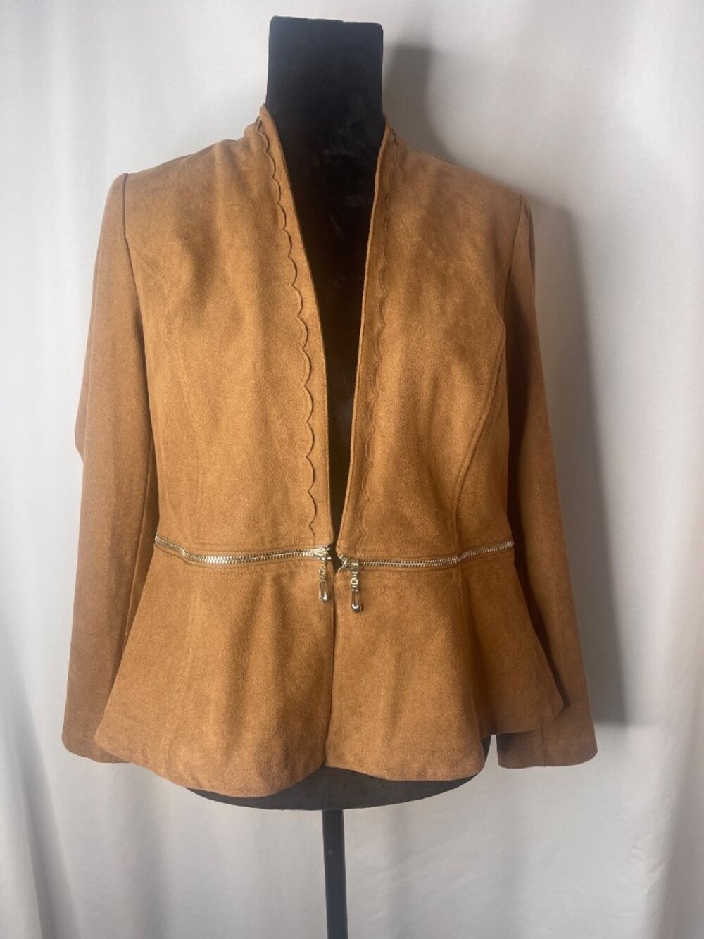 Chicos Beige Faux Suede Scalloped Open Front Jacket  Zipper Detail peplum Sz 1